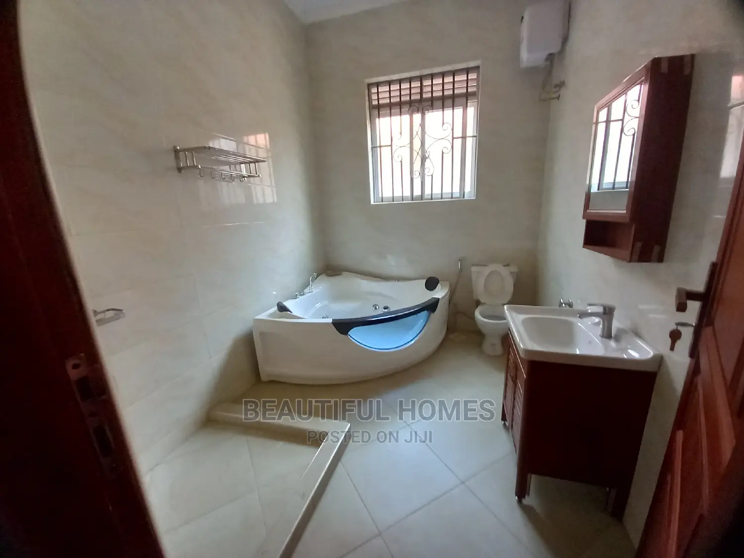Furnished 4bdrm House in Kira Tarmacked for Sale in Kira