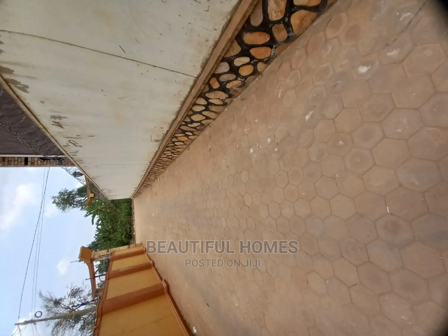 Furnished 5bdrm House in Kira Corporate for Sale in Kira