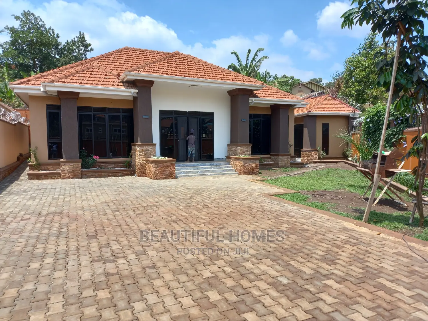 Furnished 4bdrm House in Kisaasi Organised, Central Division for Sale in Central Division
