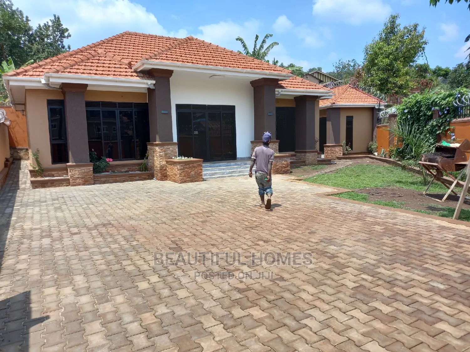Furnished 4bdrm House in Kisaasi Organised, Central Division for Sale in Central Division