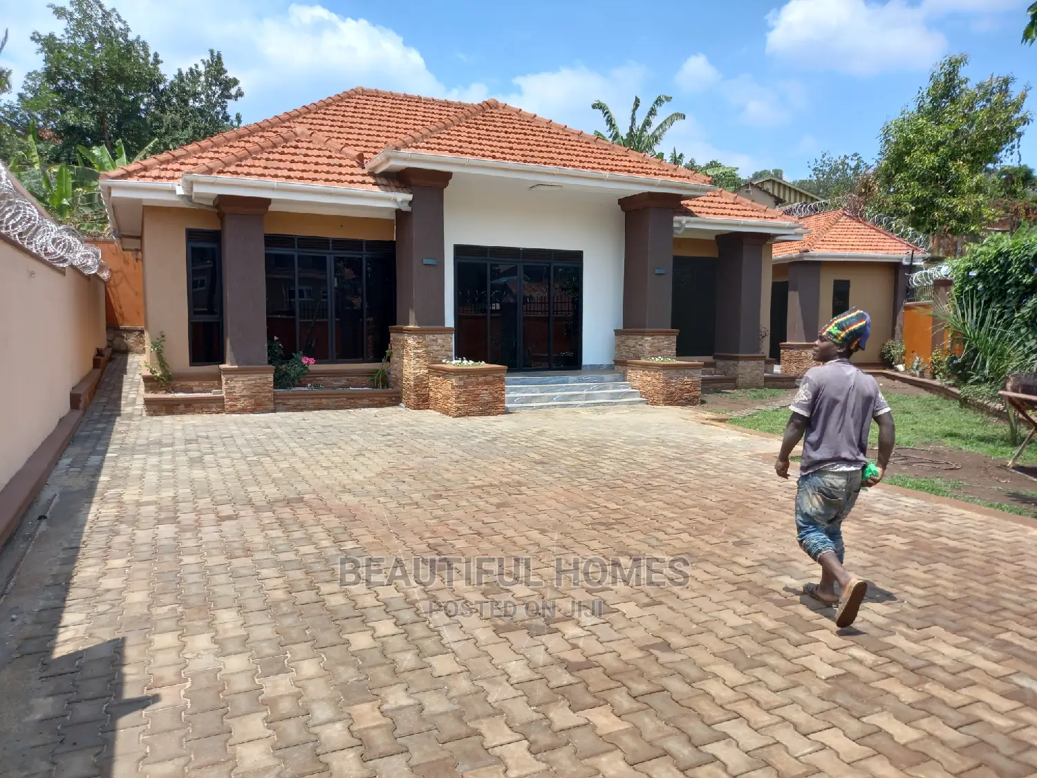 Furnished 4bdrm House in Kisaasi Organised, Central Division for Sale in Central Division