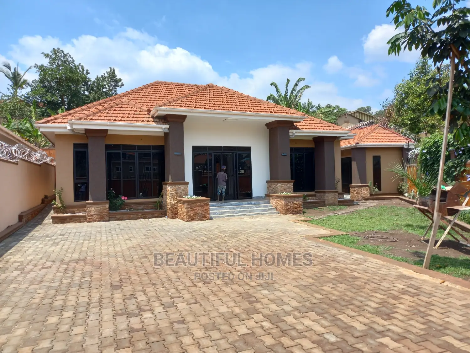 Furnished 4bdrm House in Kisaasi Organised, Central Division for Sale in Central Division