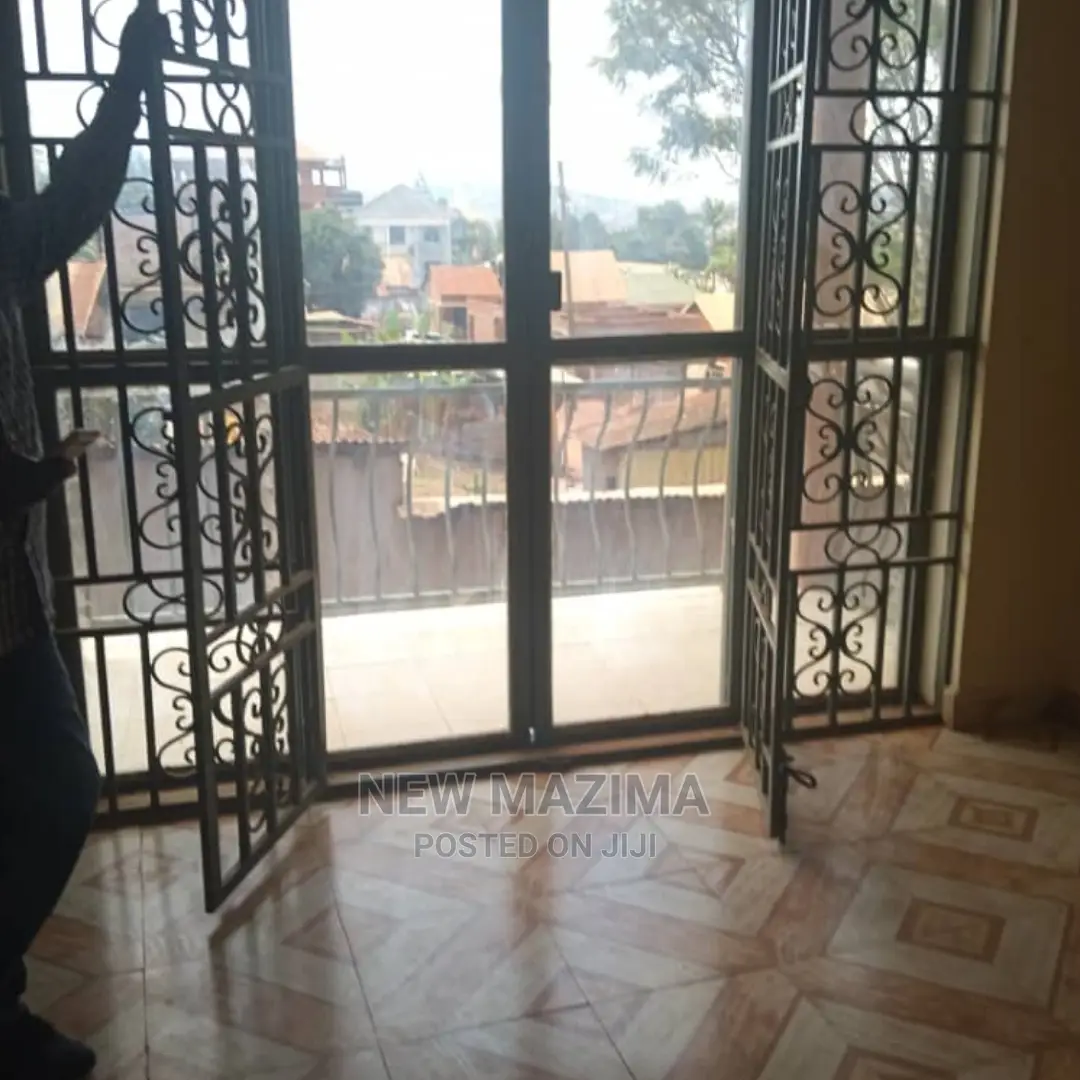 2bdrm Block of Flats in Zana Near Roofings, Division a for Rent in Division A