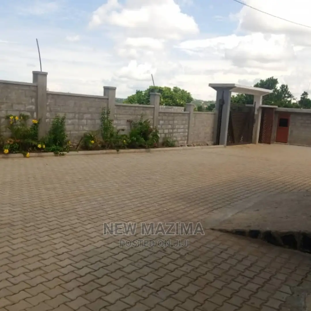 4bdrm Maisonette in Lubowa Kitiko Along, Division a for Sale in Division A