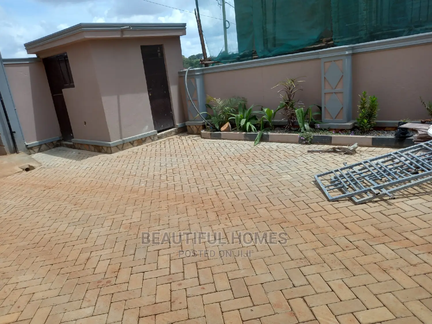Furnished 2bdrm Block of Flats in Kyanja Corporate, Central Division in Central Division