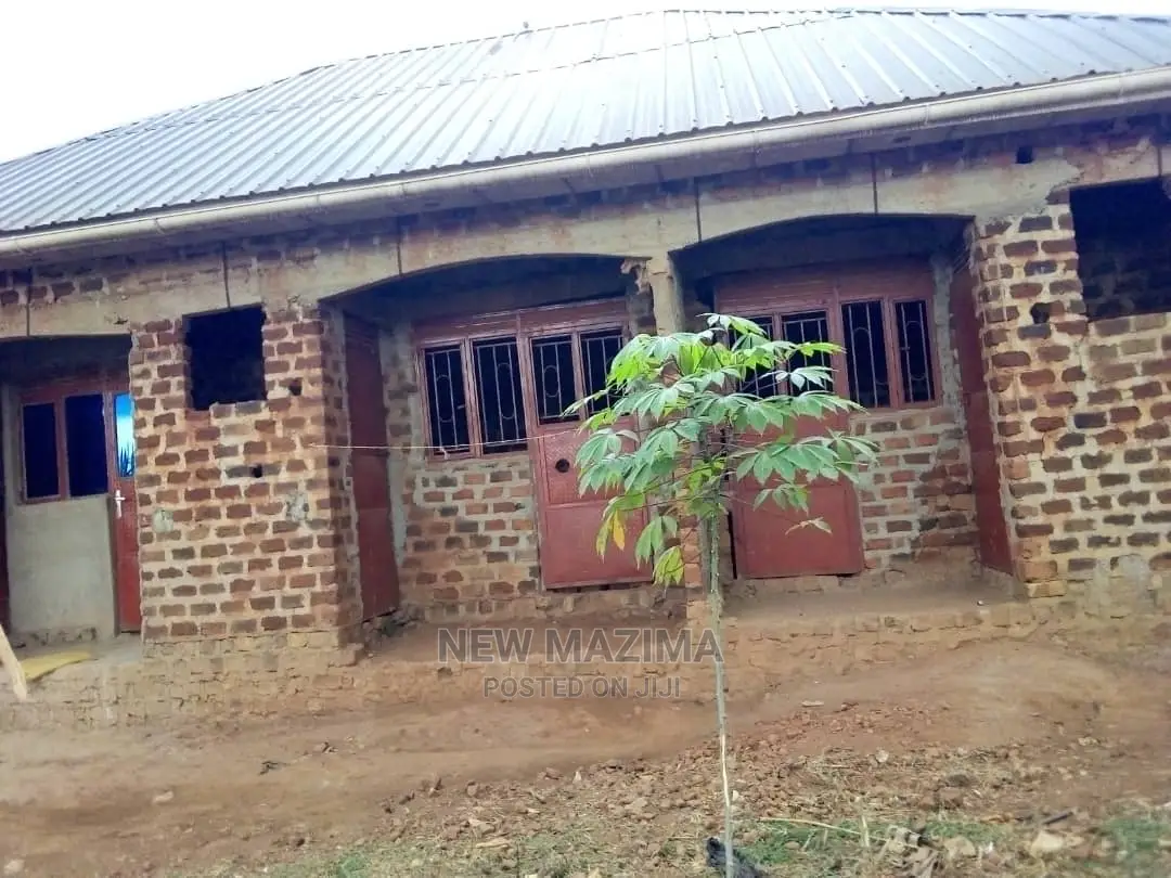 3bdrm House in Salaama Munyonyo Rd, Division B for Sale in Division B