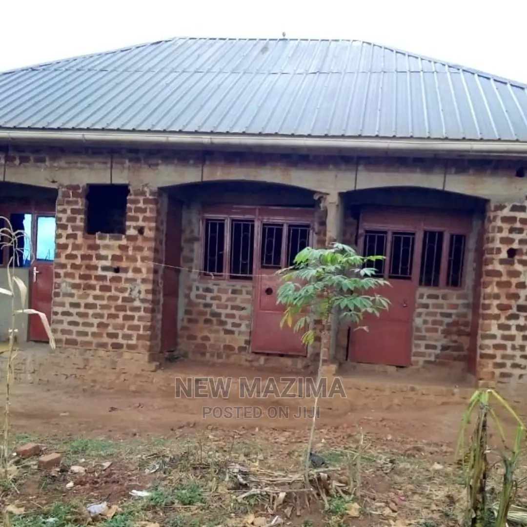 3bdrm House in Salaama Munyonyo Rd, Division B for Sale in Division B