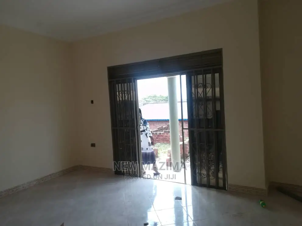 3bdrm Bungalow in Salaama Munyonyo Rd, Central Division for Rent in Central Division