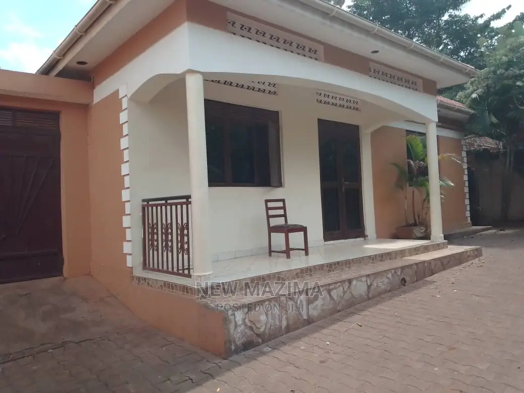 3bdrm Bungalow in Salaama Munyonyo Rd, Central Division for Rent in Central Division