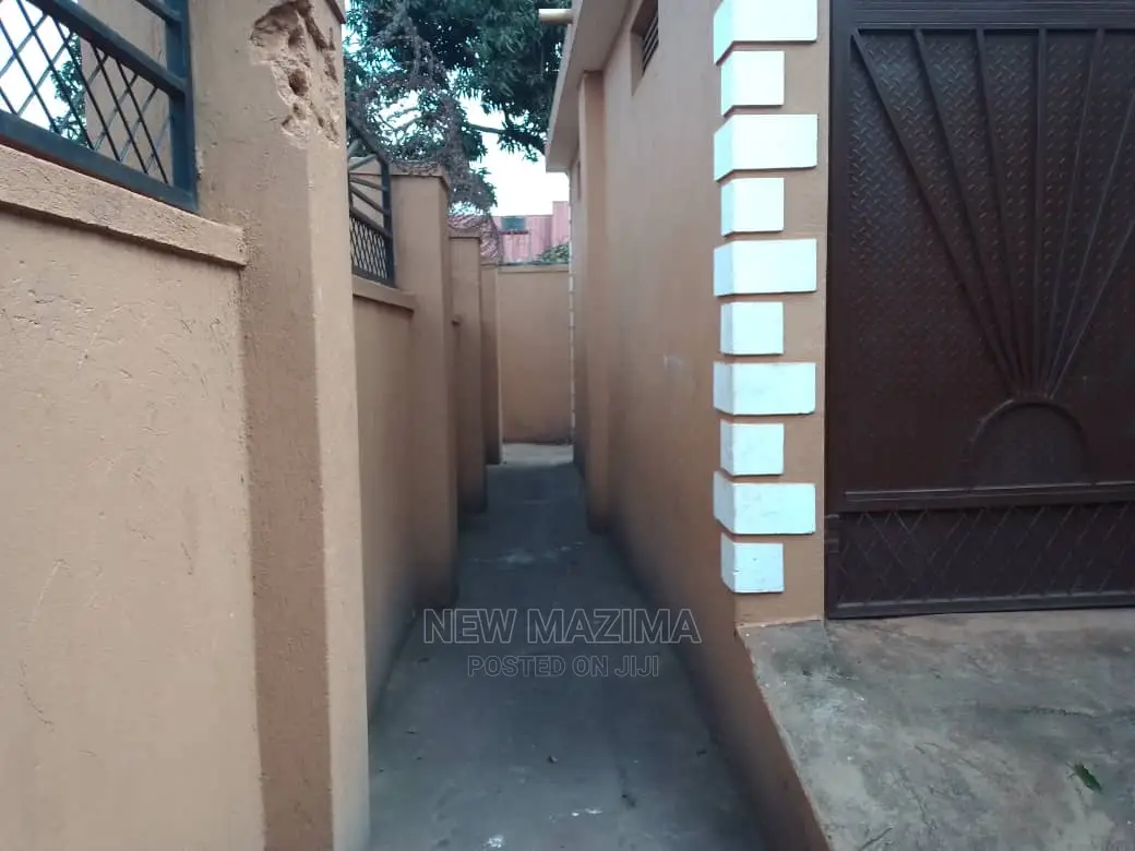 3bdrm Bungalow in Salaama Munyonyo Rd, Central Division for Rent in Central Division