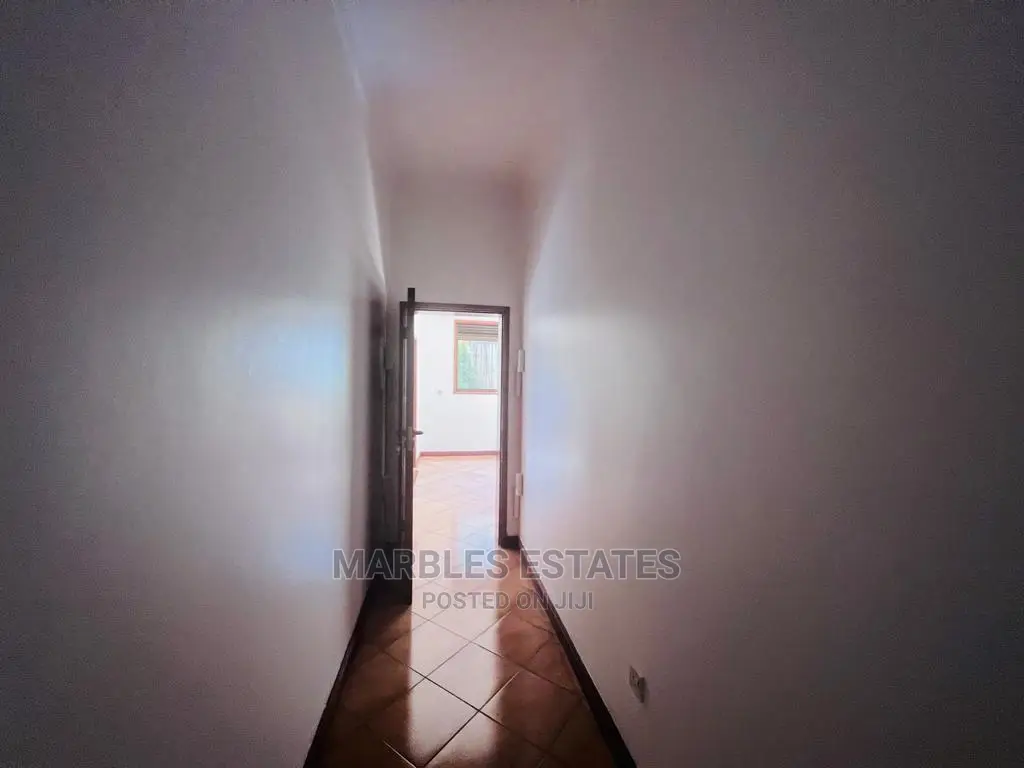 4bdrm Bungalow in Kololo, Central Division for Rent in Central Division