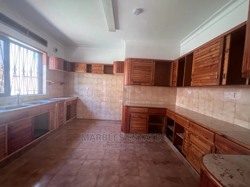 4bdrm Bungalow in Kololo, Central Division for Rent in Central Division
