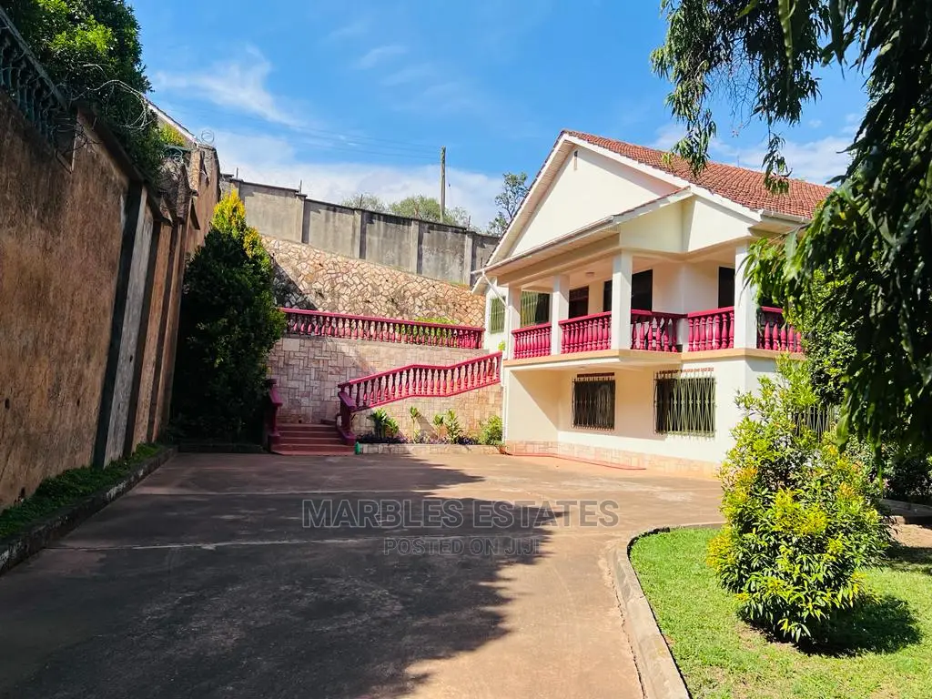 4bdrm Bungalow in Kololo, Central Division for Rent in Central Division