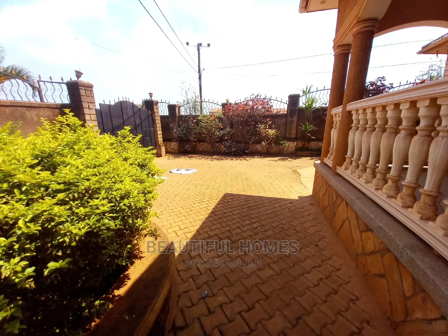 Furnished 5bdrm House in Kira for Sale in Kira