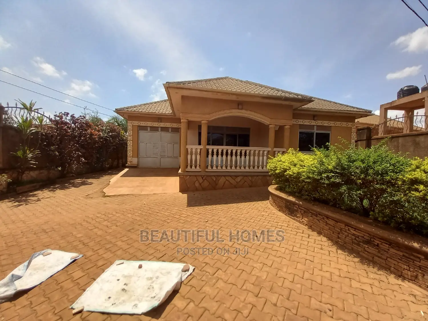 Furnished 5bdrm House in Kira Corporate for Sale in Kira
