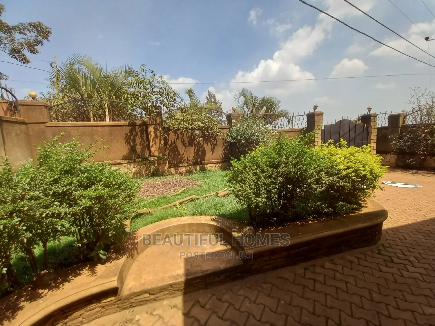 Furnished 5bdrm Bungalow in Kira for Sale in Kira