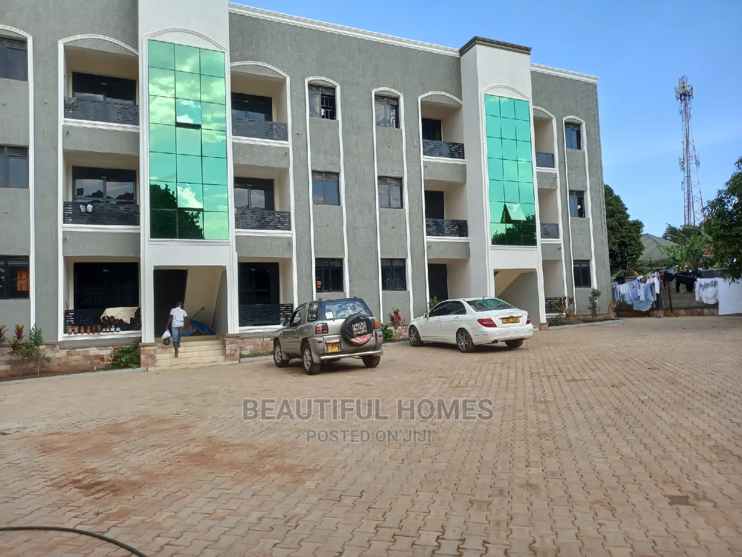 Furnished 2bdrm Apartment in Kira Tarmack for Sale in Kira
