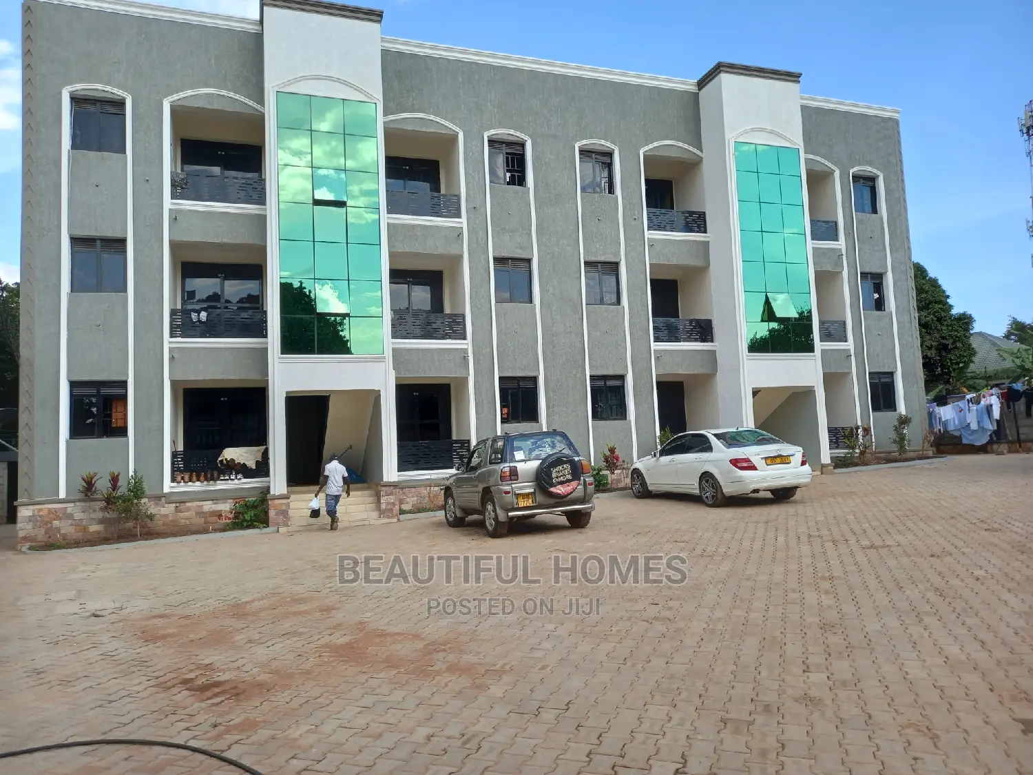 Furnished 2bdrm Apartment in Kira Tarmack for Sale in Kira