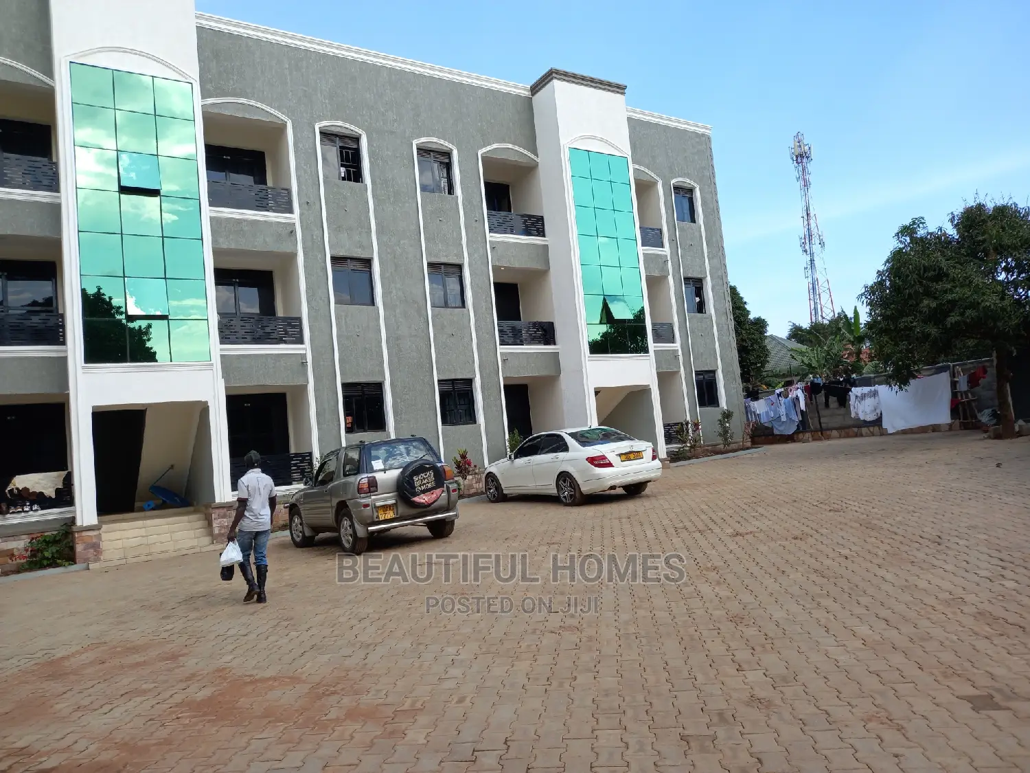 Furnished 2bdrm Apartment in Kira Tarmack for Sale in Kira