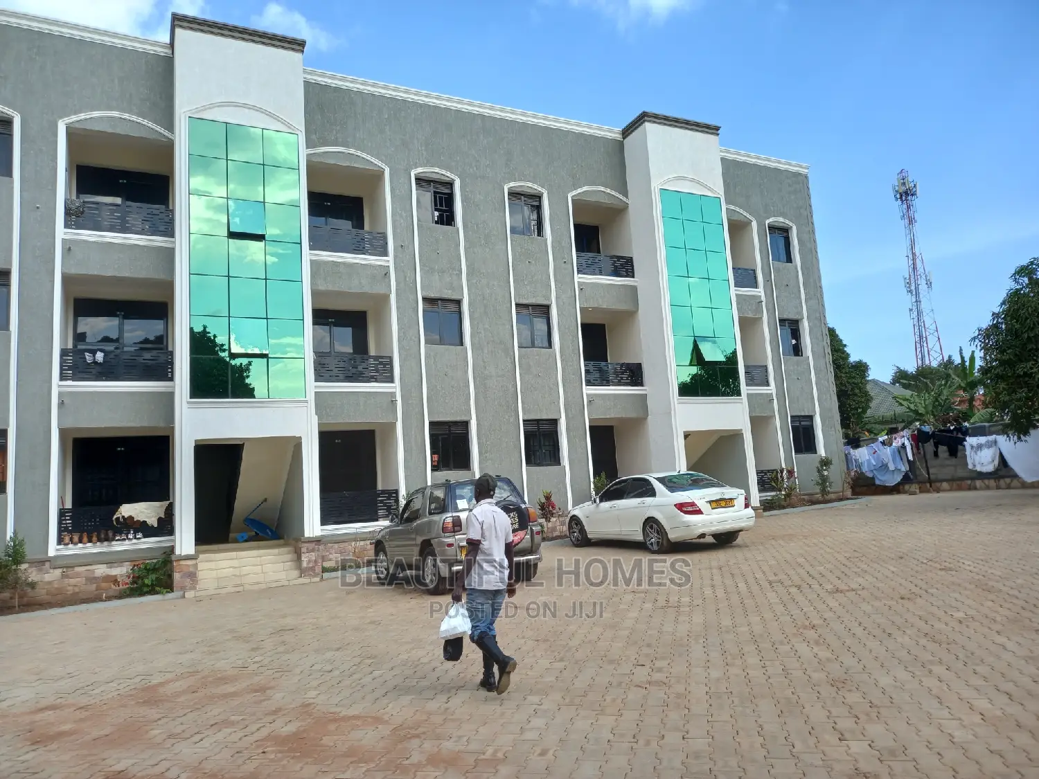 Furnished 2bdrm Apartment in Kira Tarmack for Sale in Kira