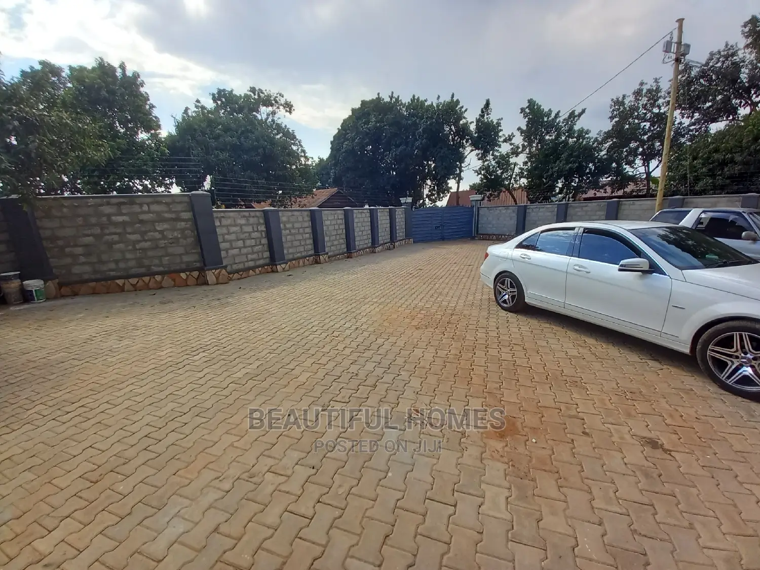 Furnished 2bdrm Block of Flats in Kira 1 for Sale in Kira