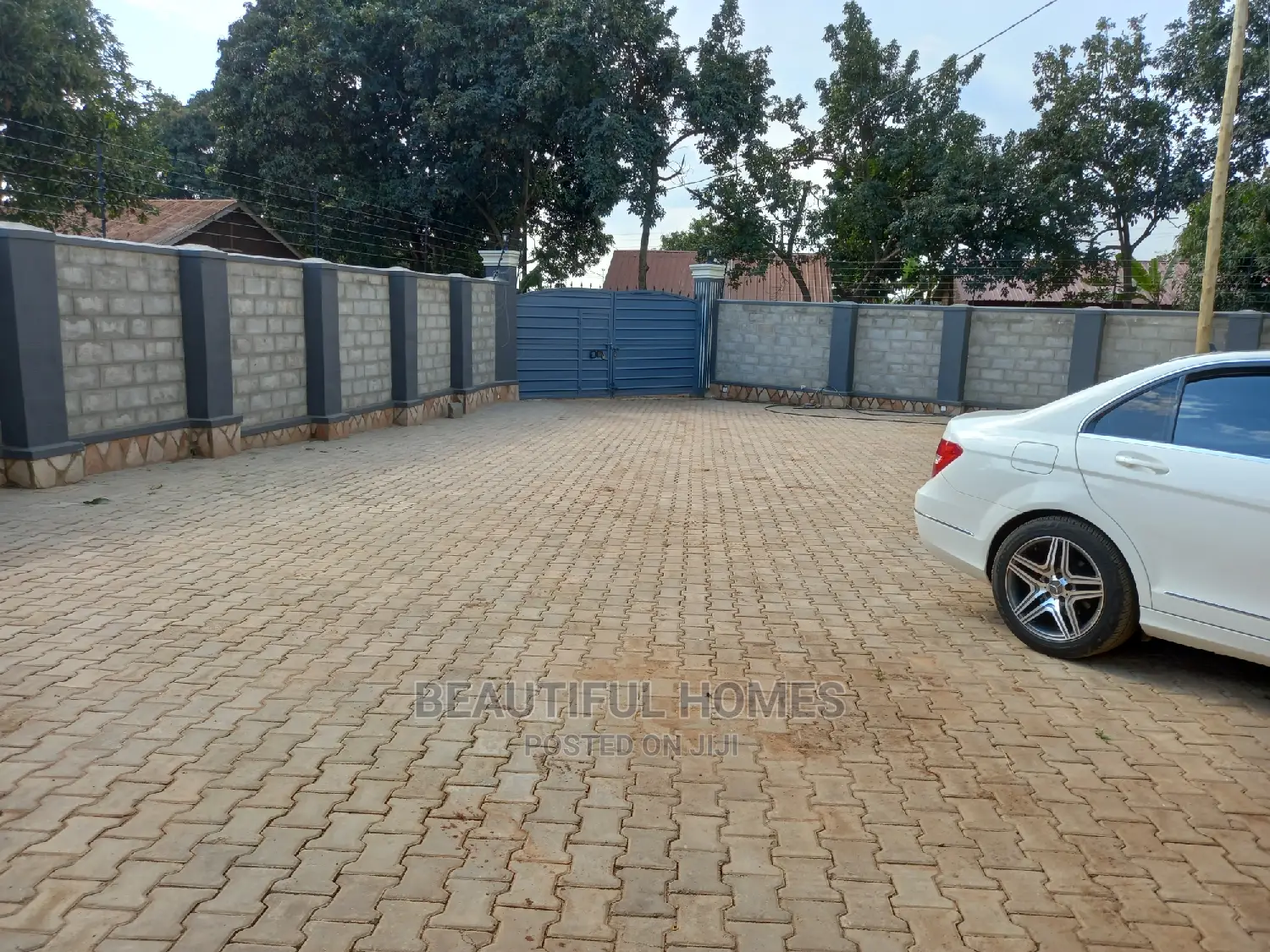 Furnished 2bdrm Apartment in Kira for Sale in Kira