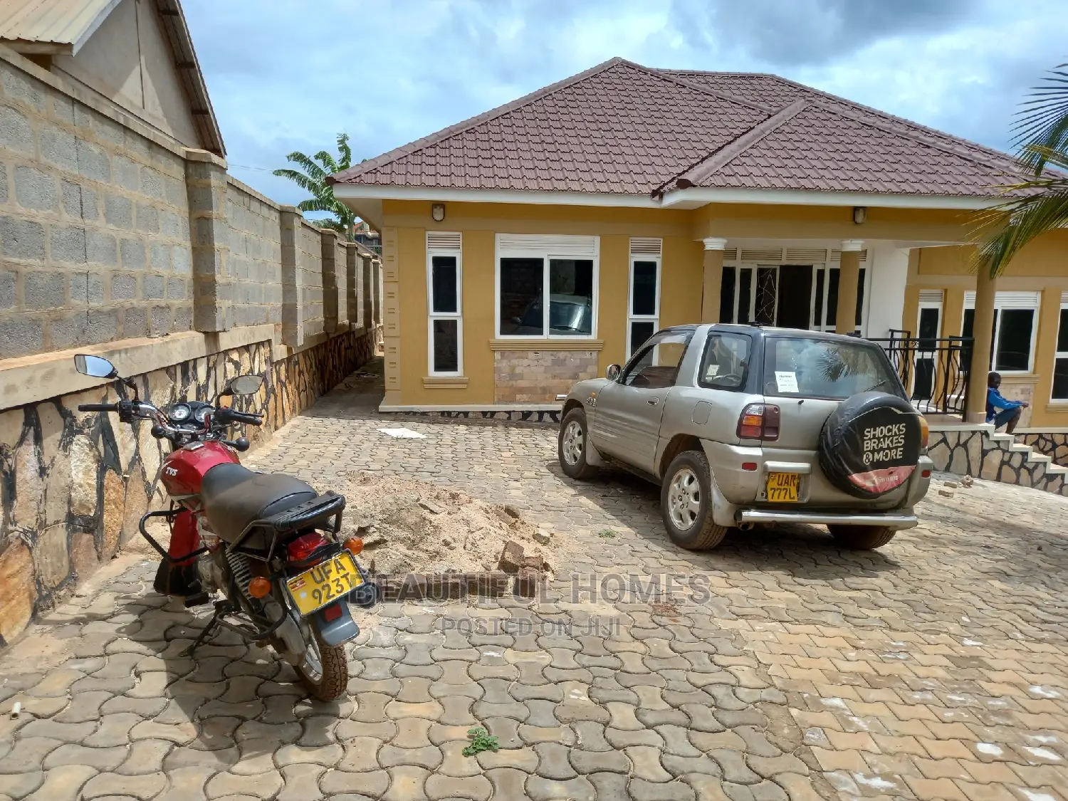 Furnished 3bdrm House in Kira Corporate for Sale in Kira