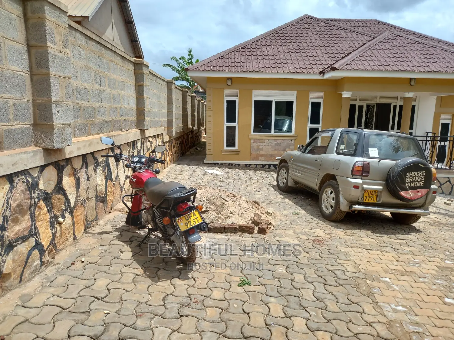 Furnished 3bdrm House in Kira Corporate for Sale in Kira