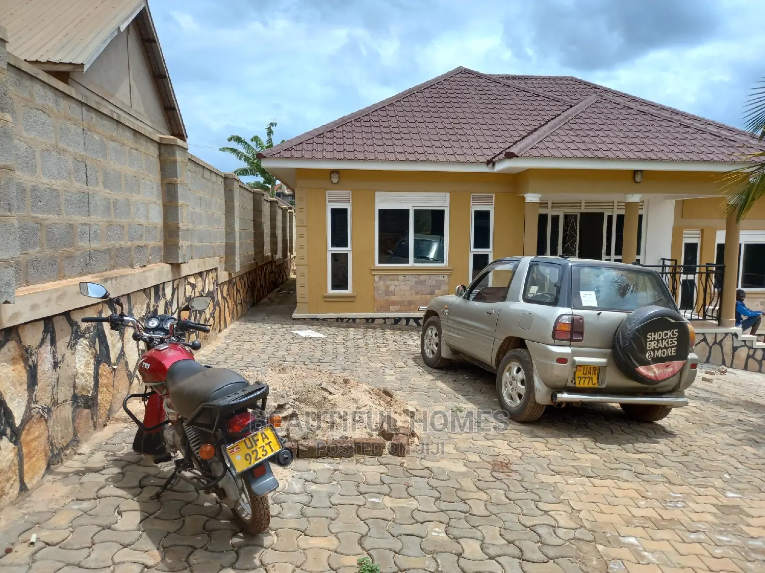 Furnished 3bdrm House in Kira Corporate for Sale in Kira