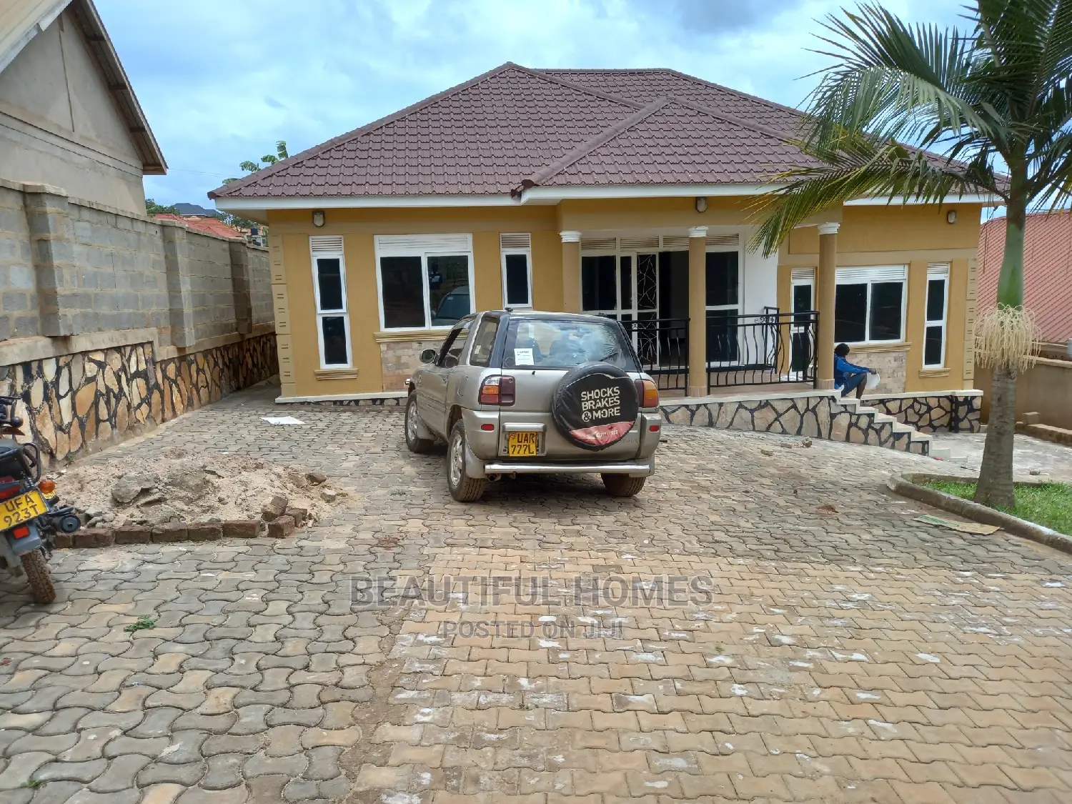 Furnished 3bdrm House in Kira Organised for Sale in Kira