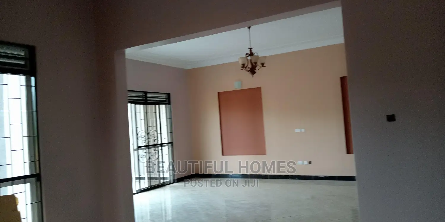 Furnished 2bdrm Condo in Kisaasi Tarmack, Central Division for Sale in Central Division