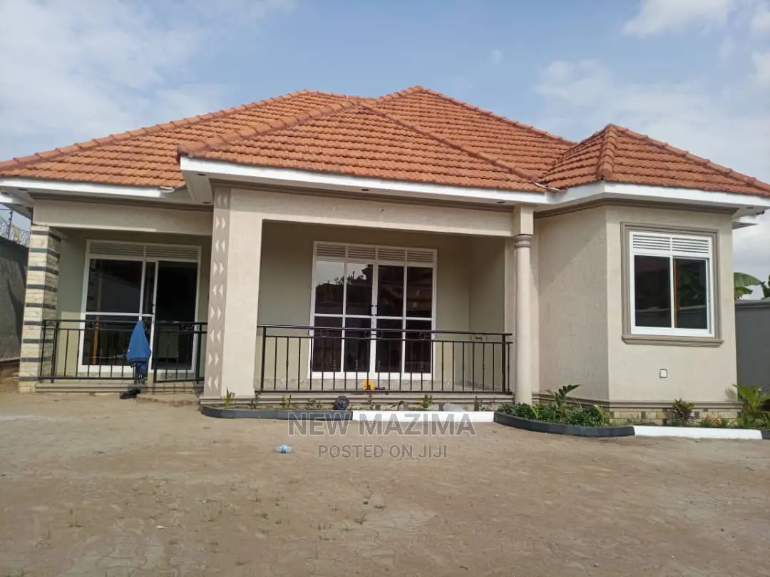3bdrm Bungalow in Kitende Ntebe Rd, Central Division for Sale in Central Division