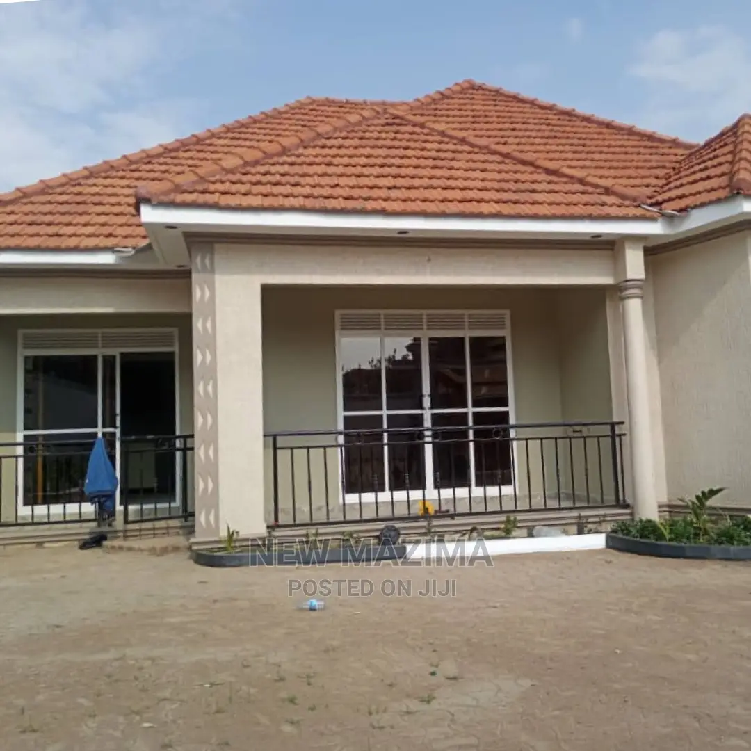 3bdrm Bungalow in Kitende Ntebe Rd, Central Division for Sale in Central Division