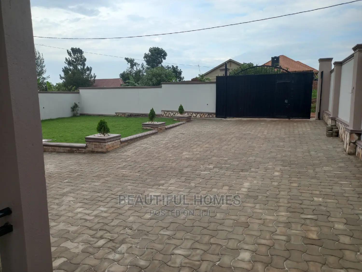 Furnished 4bdrm Bungalow in Kira for Sale in Kira