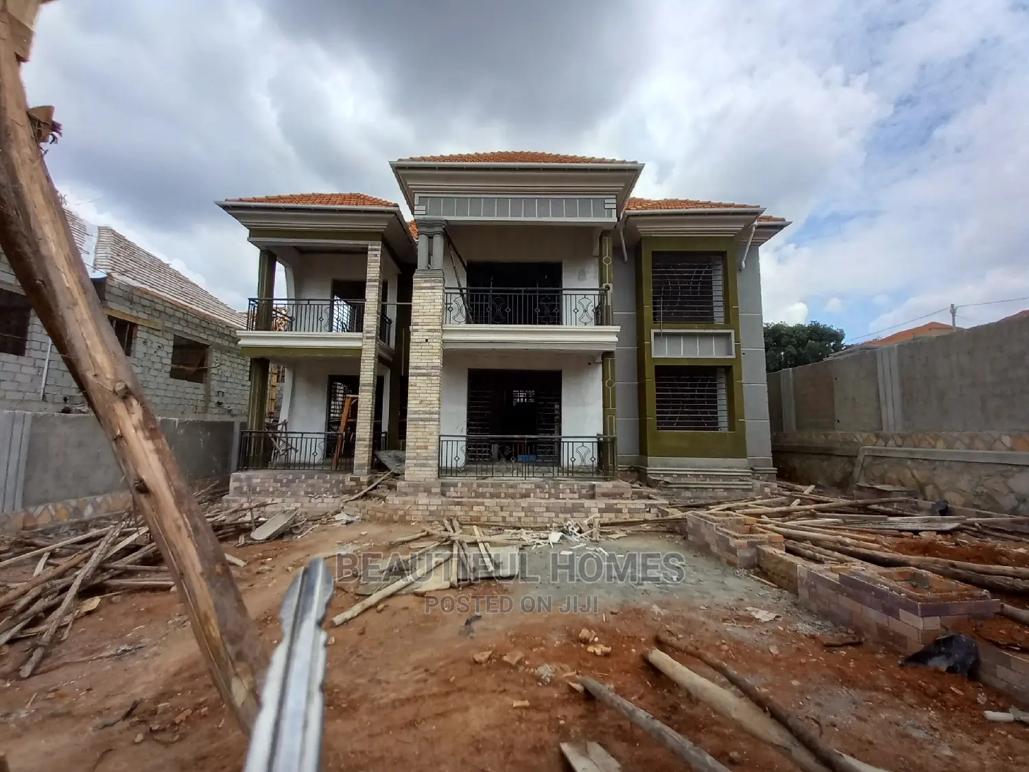 Furnished 6bdrm Mansion in Kisaasi Tarmack, Central Division for Sale in Central Division