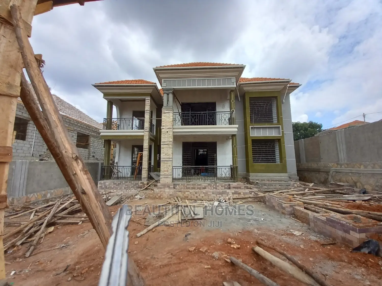 Furnished 6bdrm Duplex in Bukoto, Central Division for Sale in Central Division