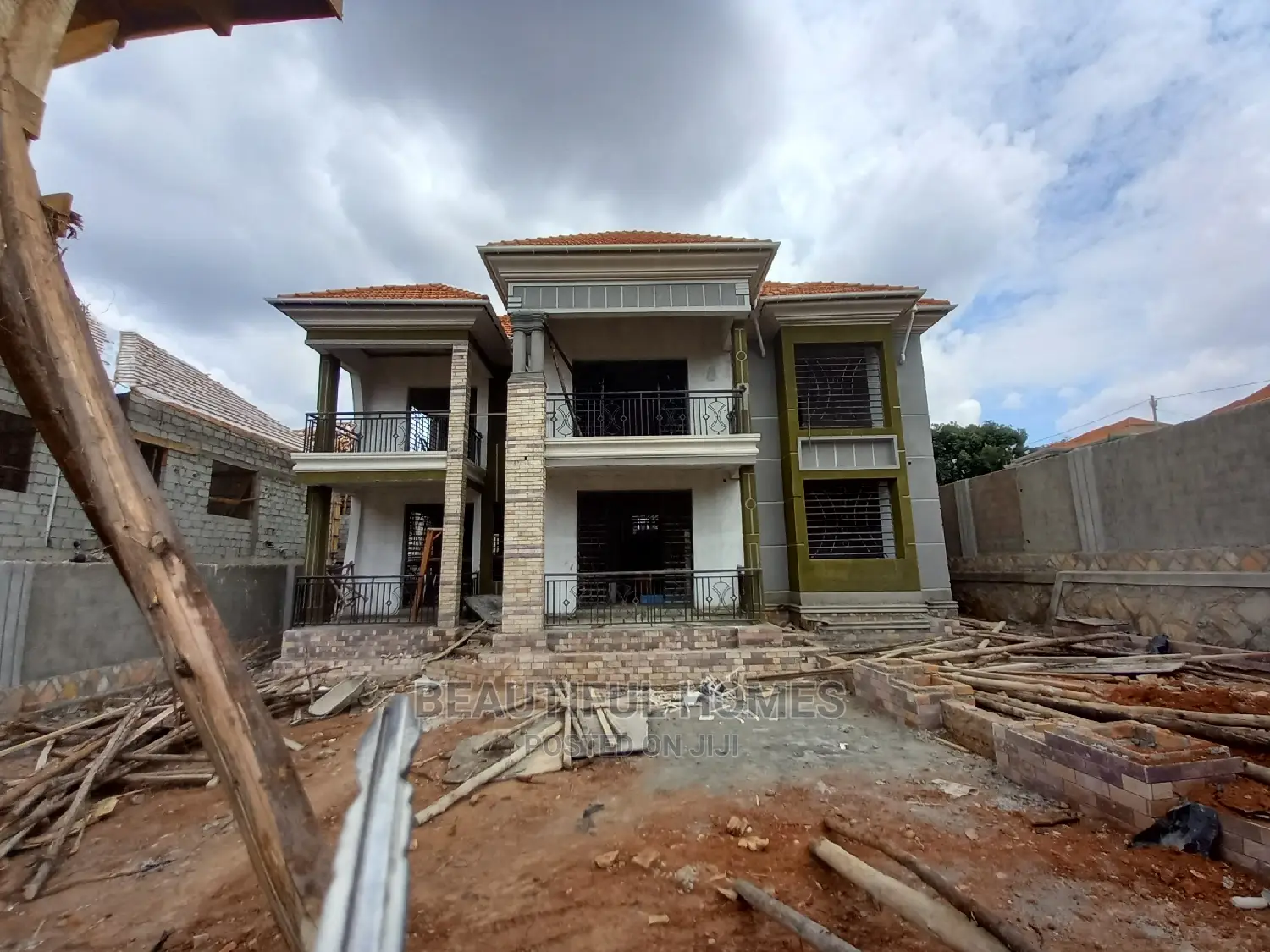 Furnished 6bdrm Duplex in Bukoto, Central Division for Sale in Central Division