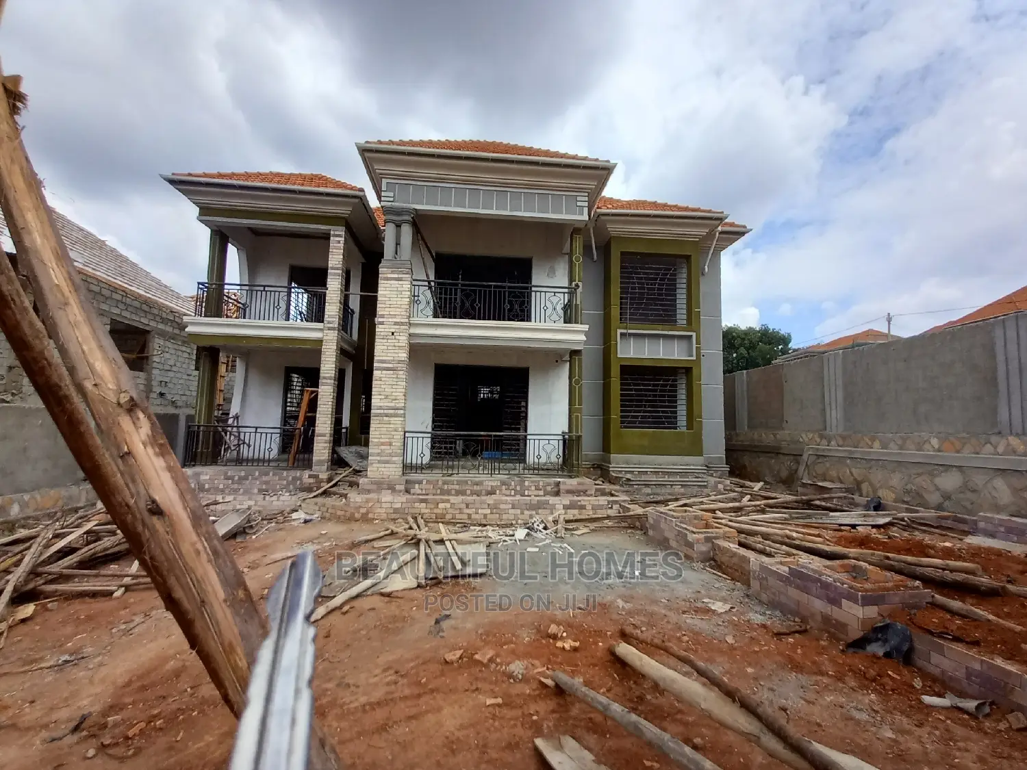 Furnished 6bdrm Duplex in Bukoto, Central Division for Sale in Central Division