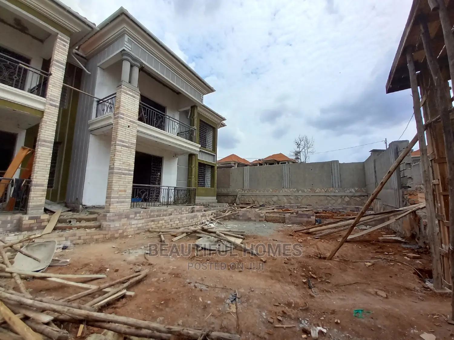 Furnished 6bdrm Duplex in Bukoto, Central Division for Sale in Central Division