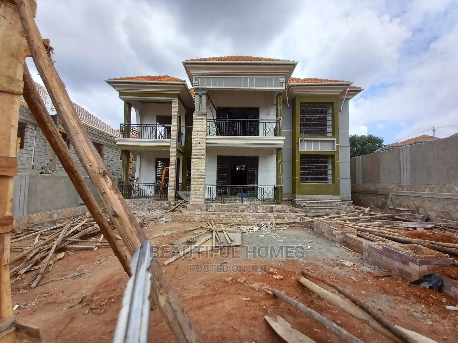 Furnished 6bdrm Duplex in Kisaasi, Central Division for Sale in Central Division
