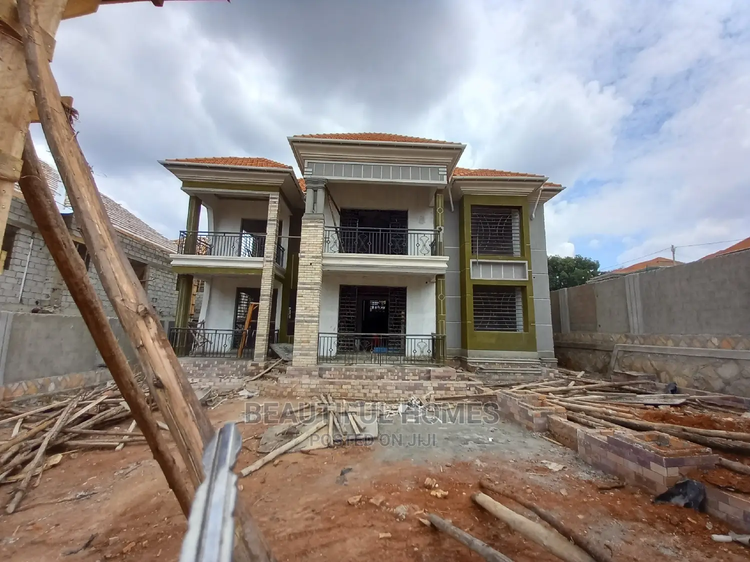 Furnished 6bdrm Duplex in Kisaasi, Central Division for Sale in Central Division