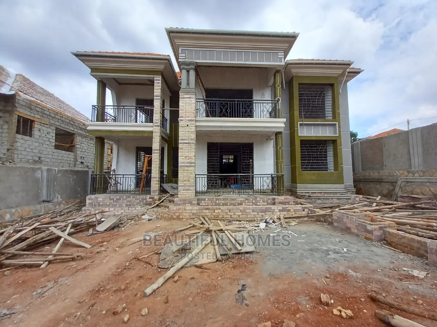 Furnished 6bdrm Duplex in Kisaasi Corporate, Central Division for Sale in Central Division