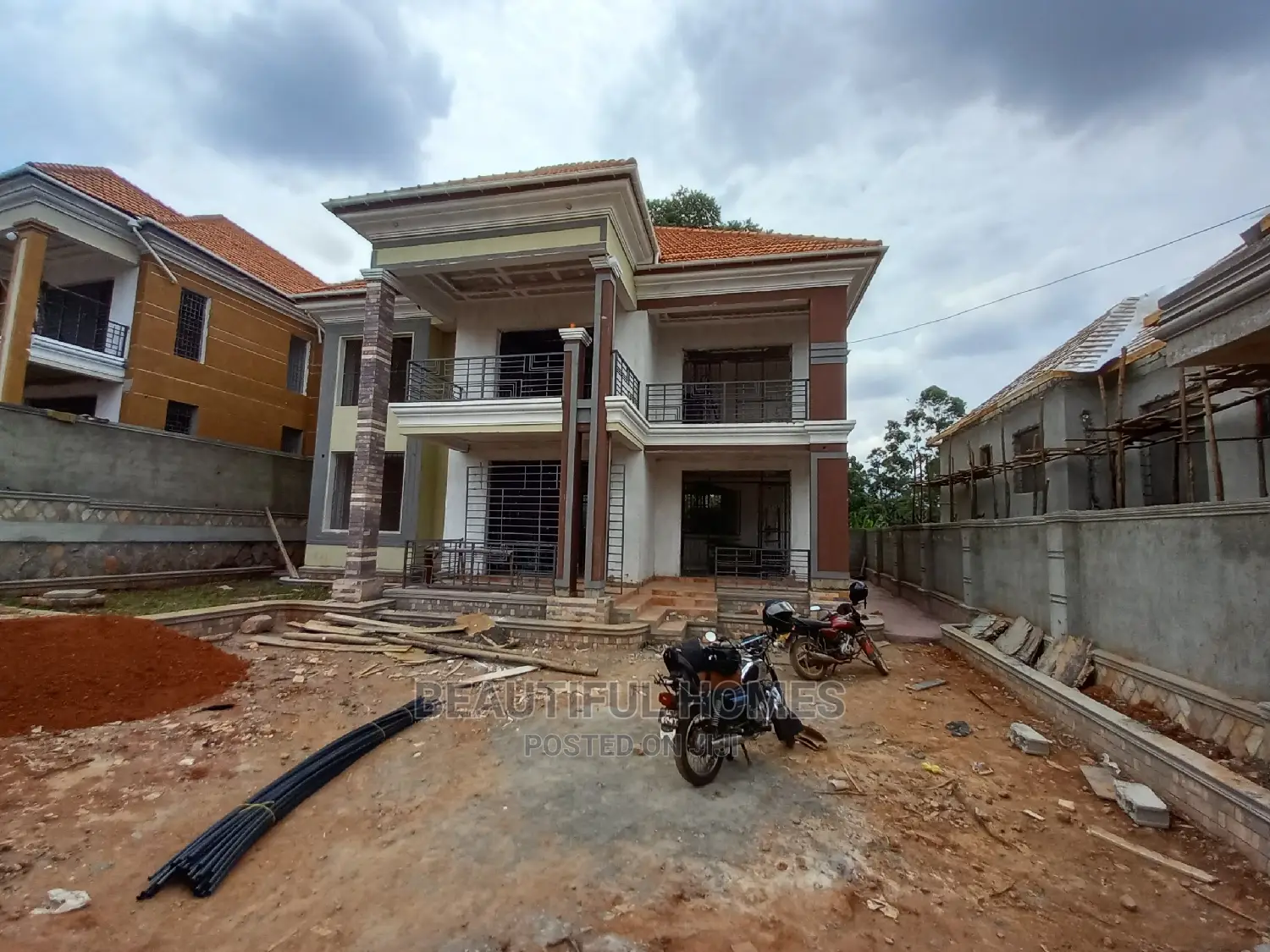 Furnished 6bdrm Duplex in Kisaasi, Central Division for Sale in Central Division