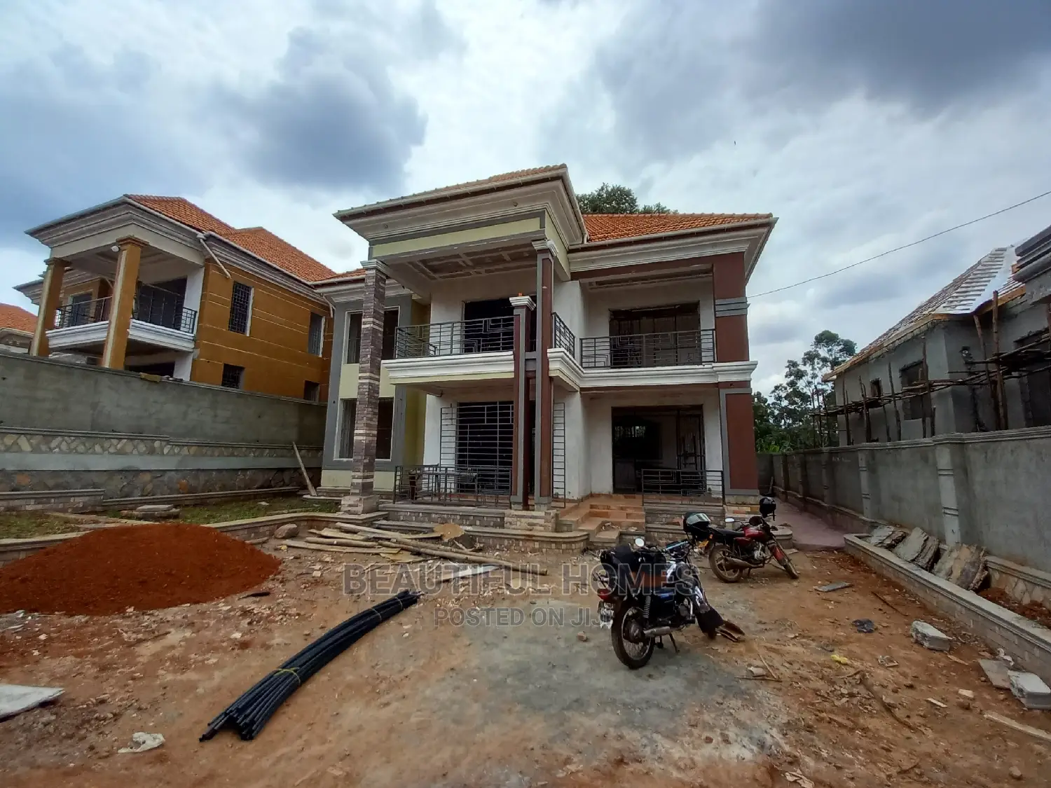 Furnished 6bdrm Duplex in Kisaasi, Central Division for Sale in Central Division