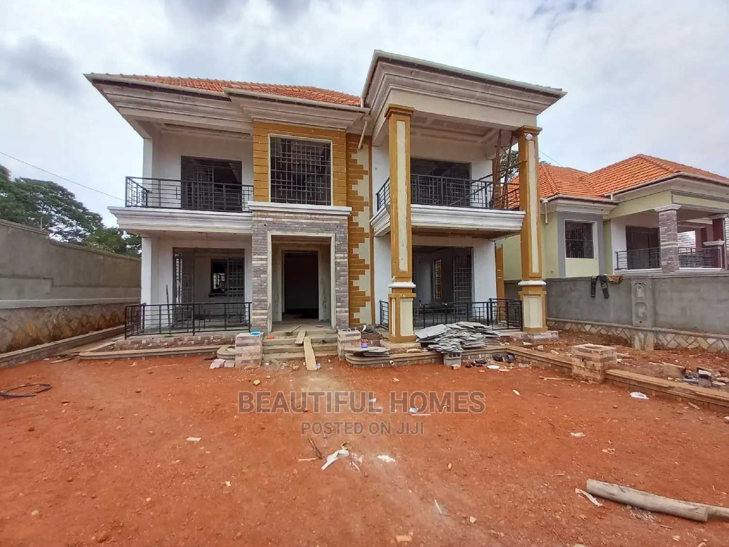Furnished 6bdrm Mansion in Kisaasi Fancy, Central Division for Sale in Central Division