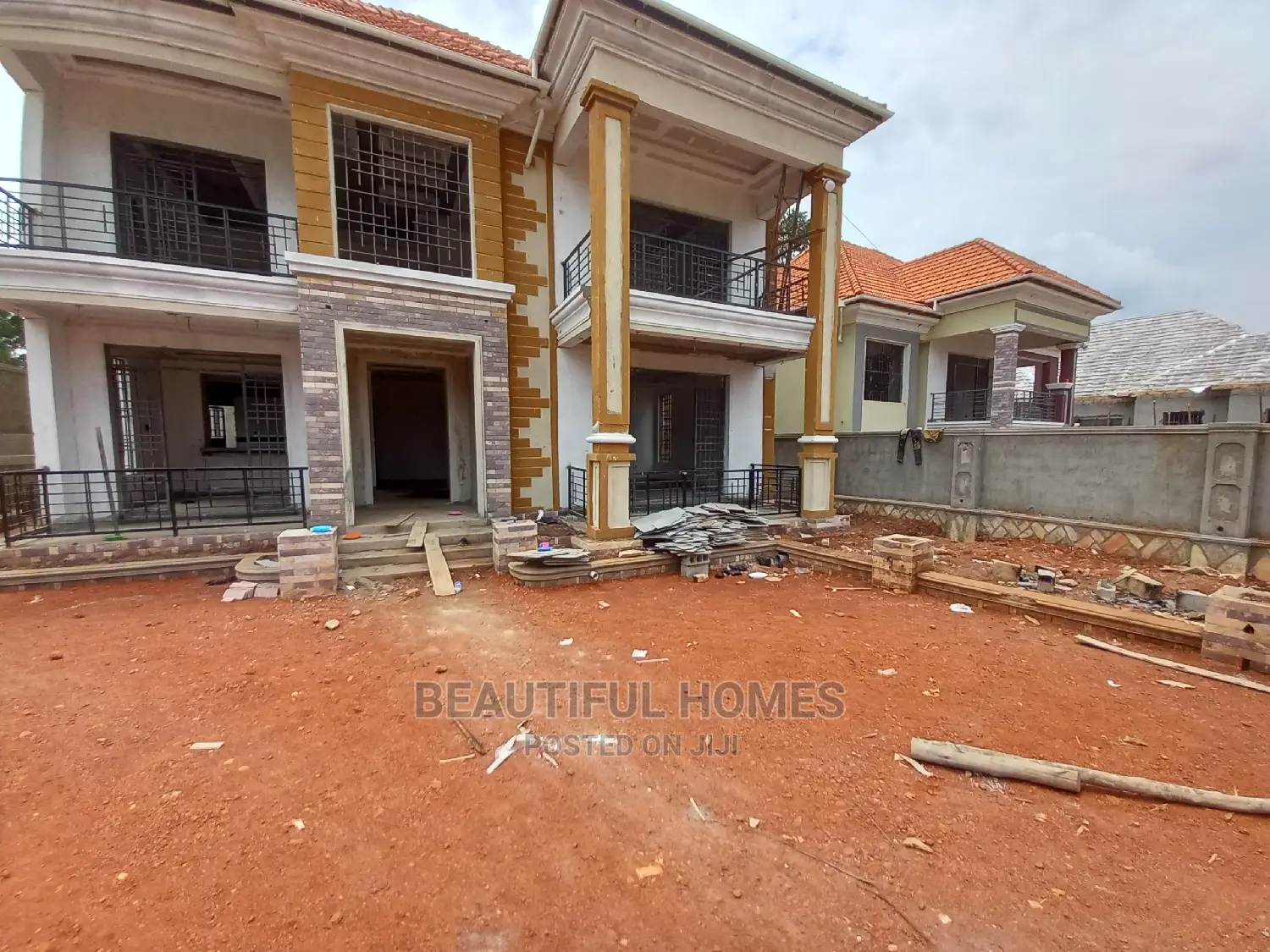 Furnished 6bdrm Duplex in Kisaasi, Central Division for Sale in Central Division