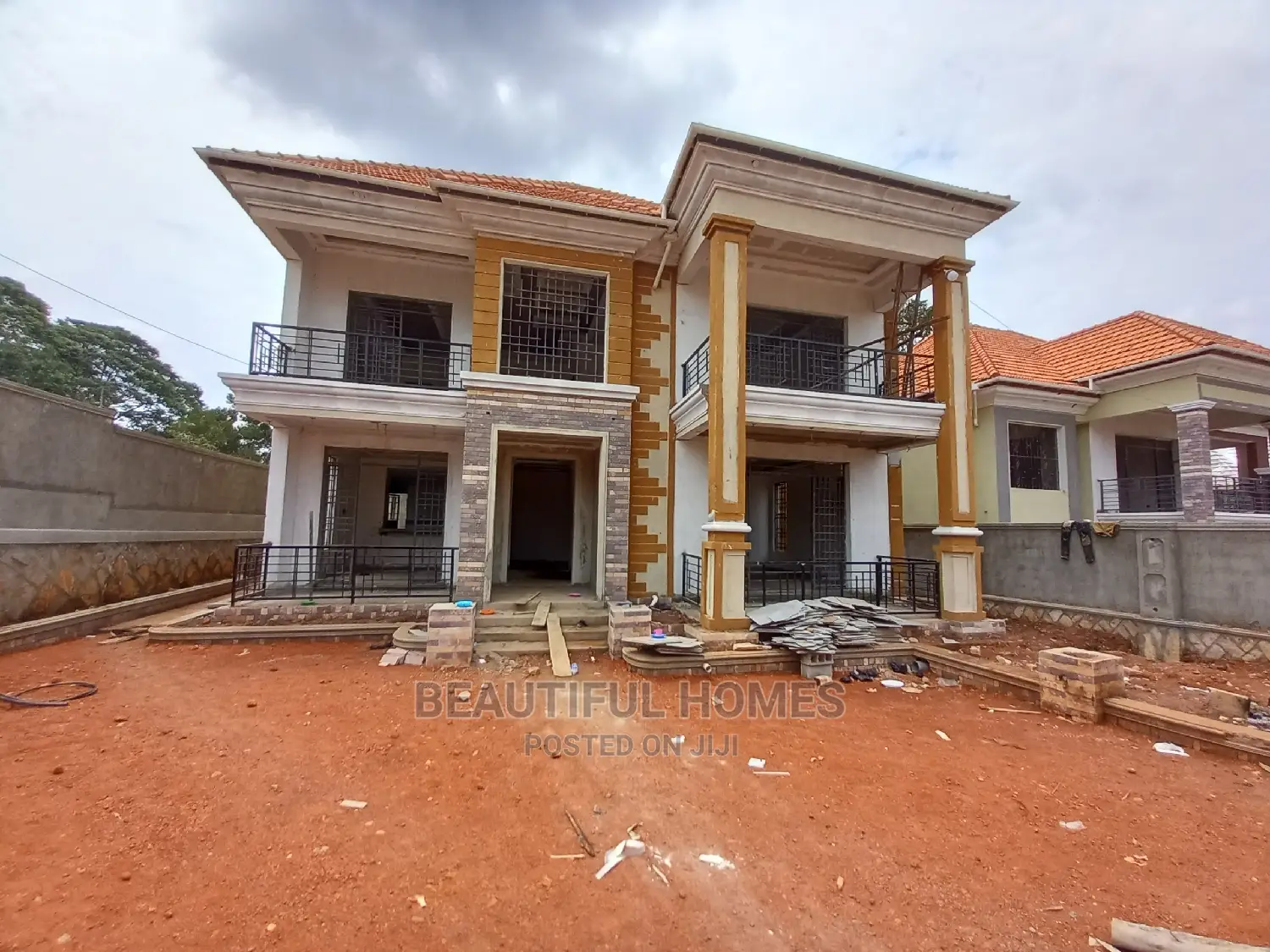 Furnished 6bdrm Duplex in Kisaasi Tarmacked, Central Division for Sale in Central Division