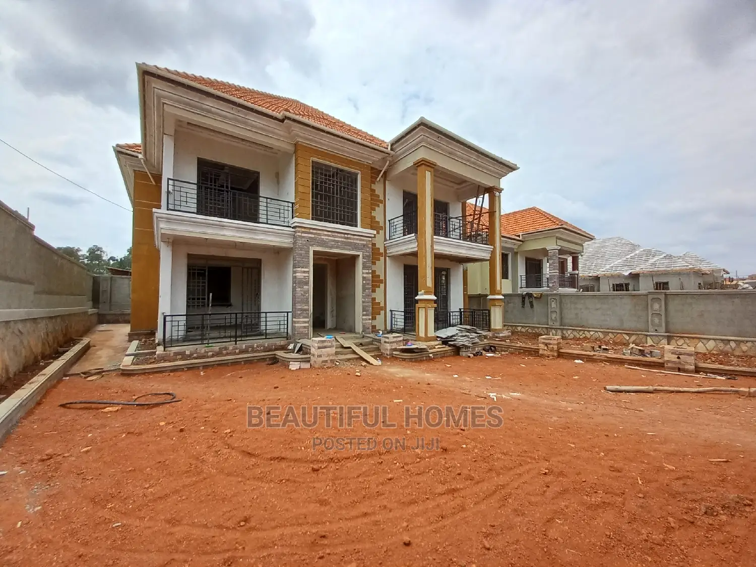Furnished 6bdrm Duplex in Kisaasi Tarmacked, Central Division for Sale in Central Division