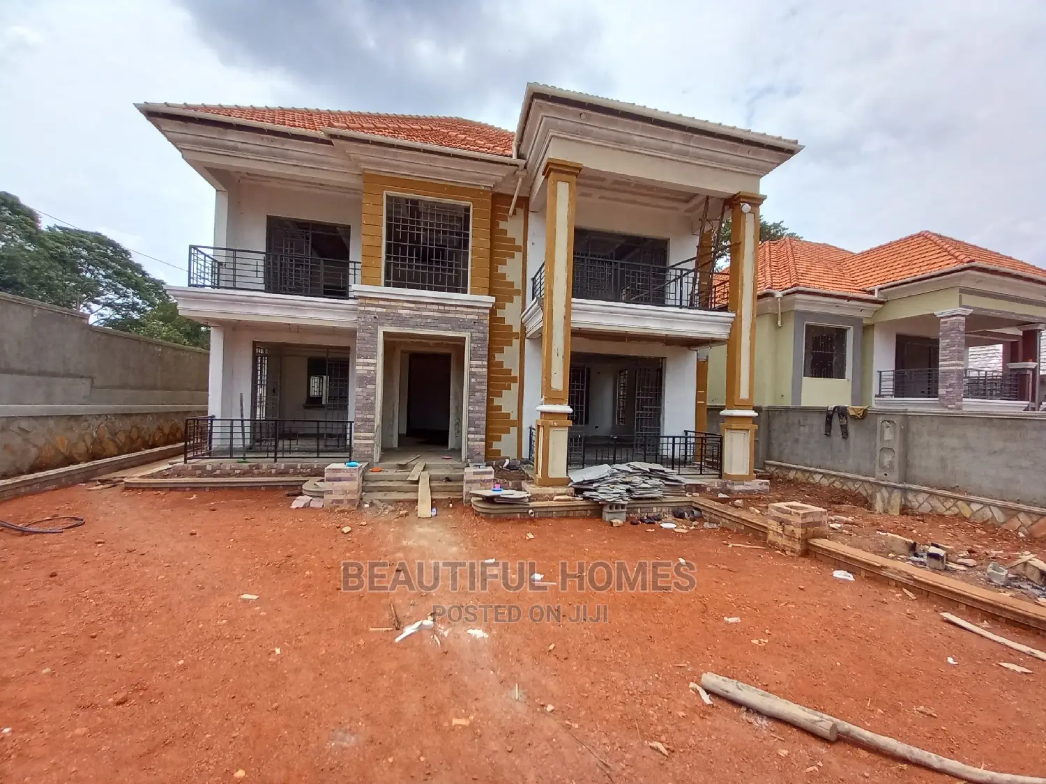 Furnished 6bdrm Duplex in Kisaasi Tarmacked, Central Division for Sale in Central Division