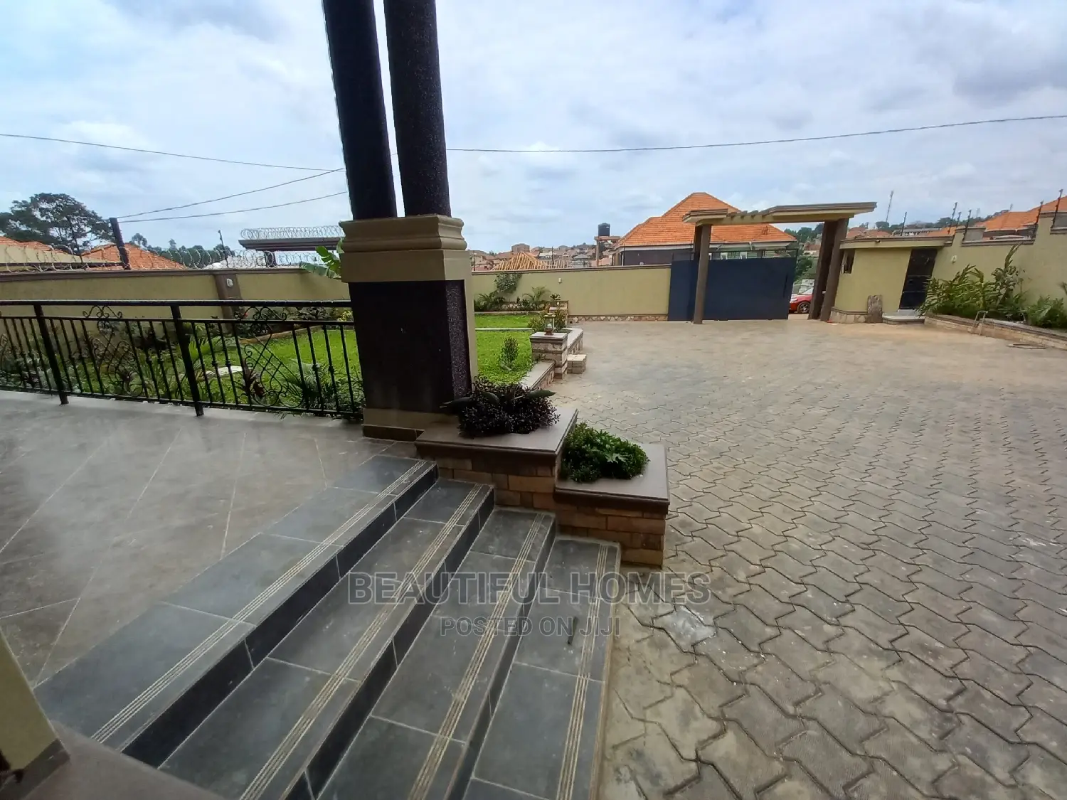 Furnished 6bdrm Mansion in Kisaasi Executive, Central Division in Central Division